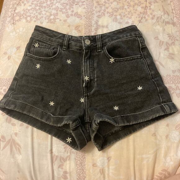 Pacsun Mom shorts dark gray with embroidered daisies size 23 - Picture 1 of 7